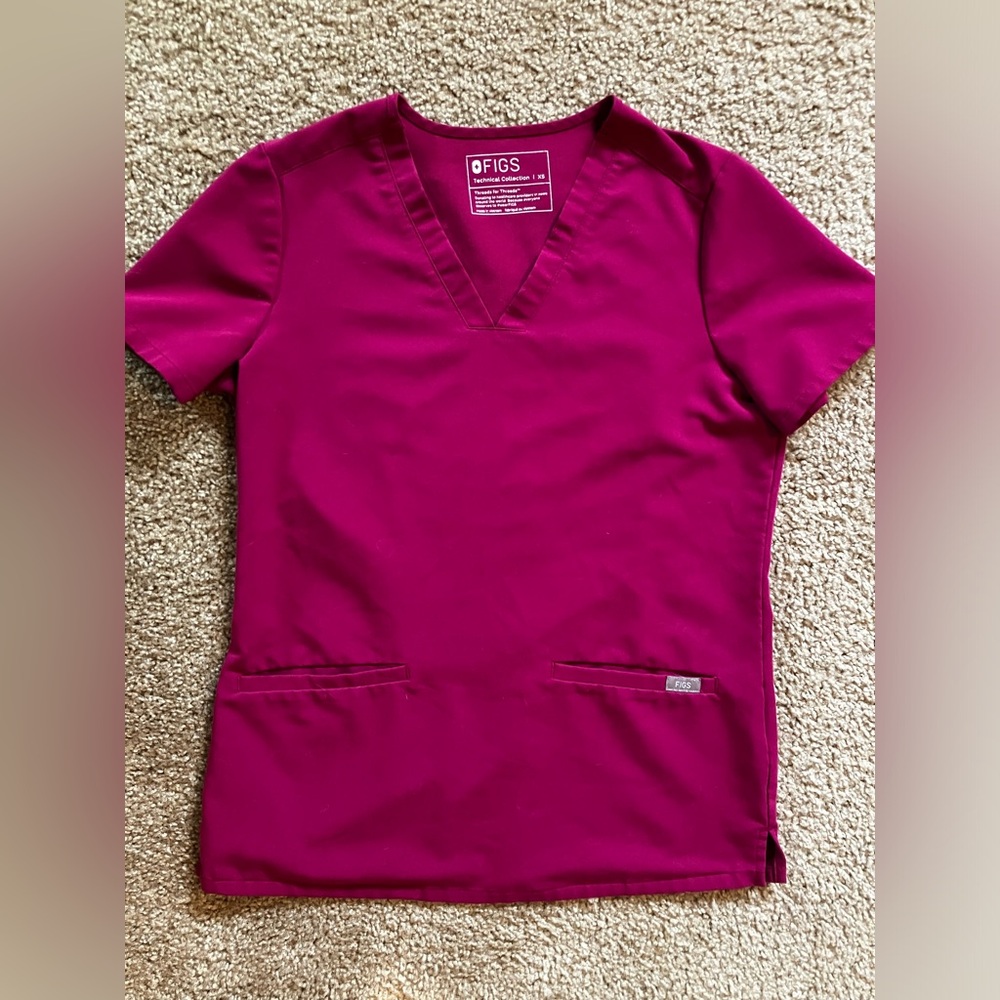 Figs Dark Magenta Women’s 3-Pocket Casma Scrub Top XS